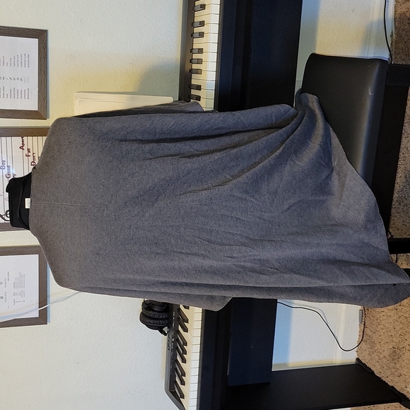 Lululemon one size wrap with pockets - Picture 3 of 4